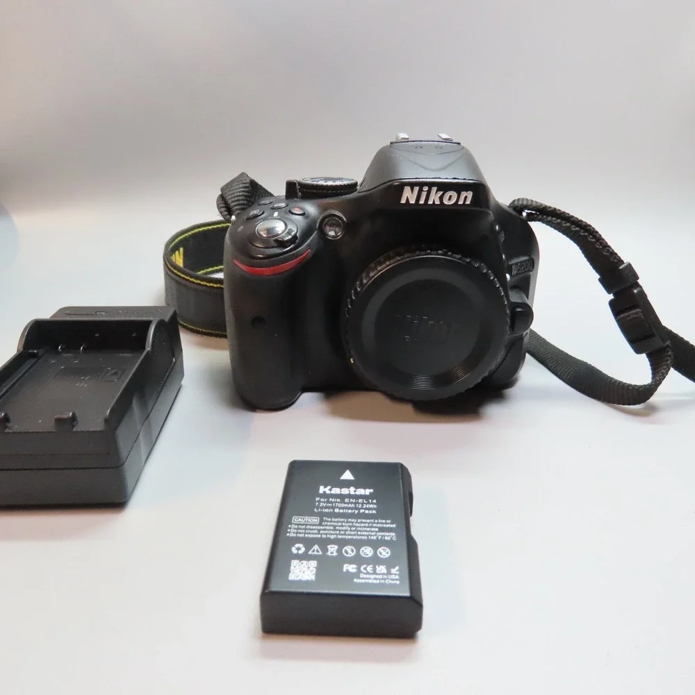 Nikon D5200 24.1MP DSLR Camera Body Only. Very Good‎ Condition